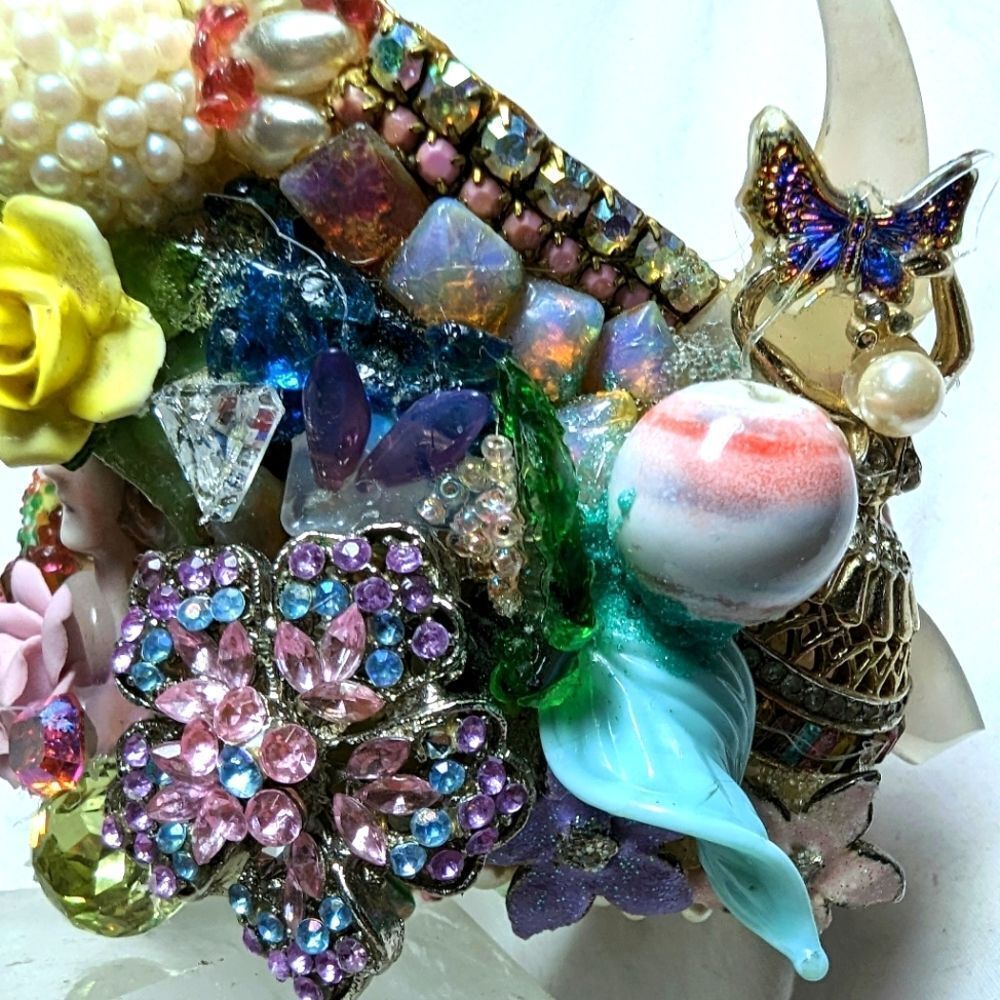 Wendy Gell Wristy Cuff Vintage Porcelain Lady, hidden angel,pearls,flowers, gems - Picture 5 of 5